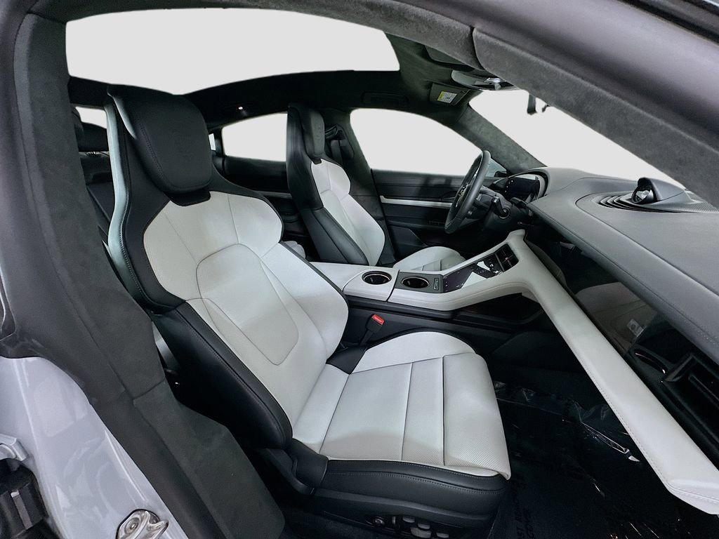 New 2025 Porsche Taycan GTS image 30