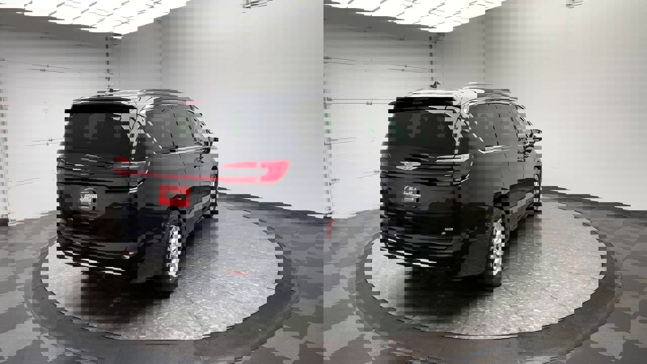 Used 2022 Chrysler Pacifica Touring AWD/4WD image 37