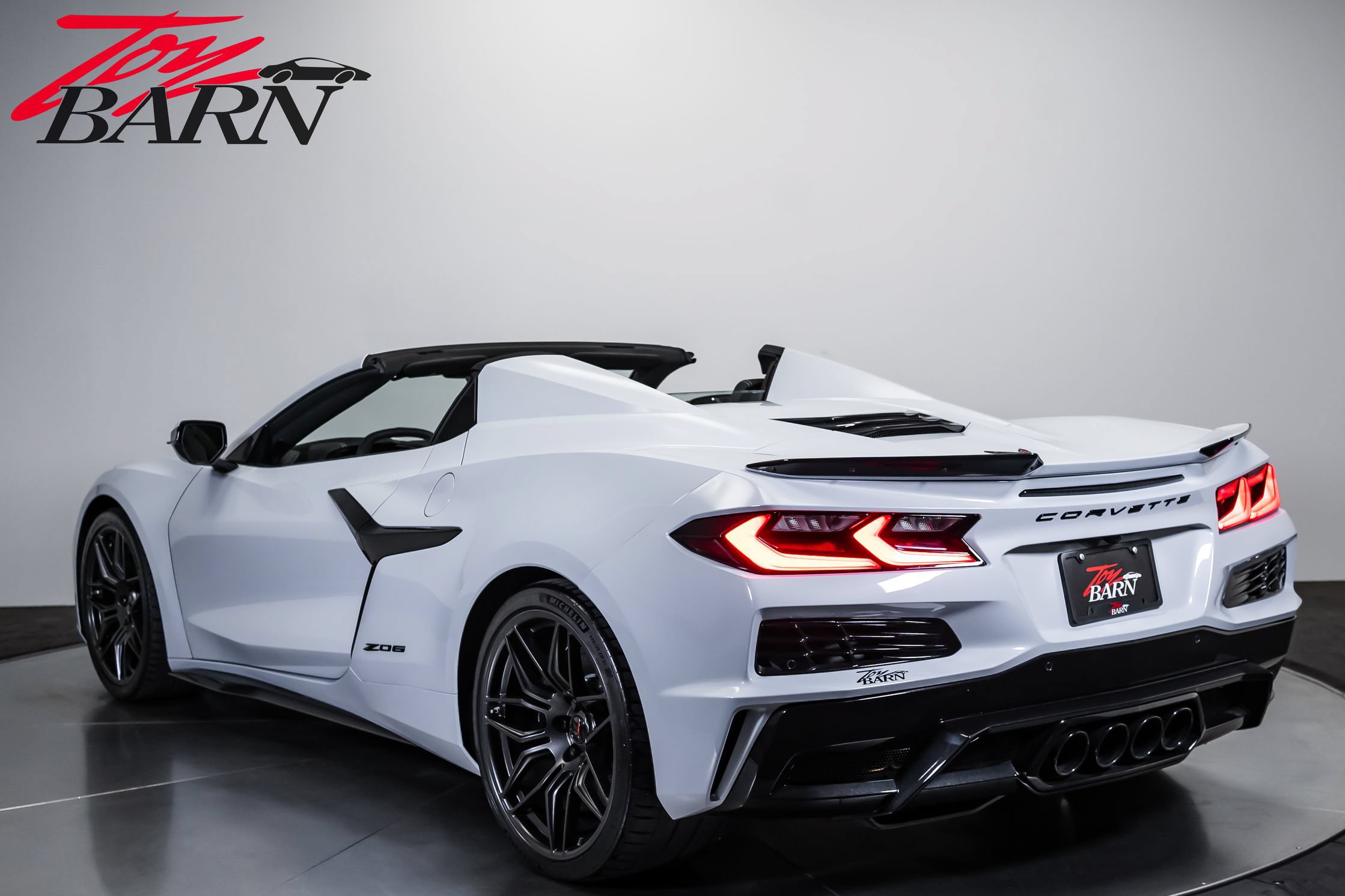Used 2024 Chevrolet Corvette Z06 RWD image 3