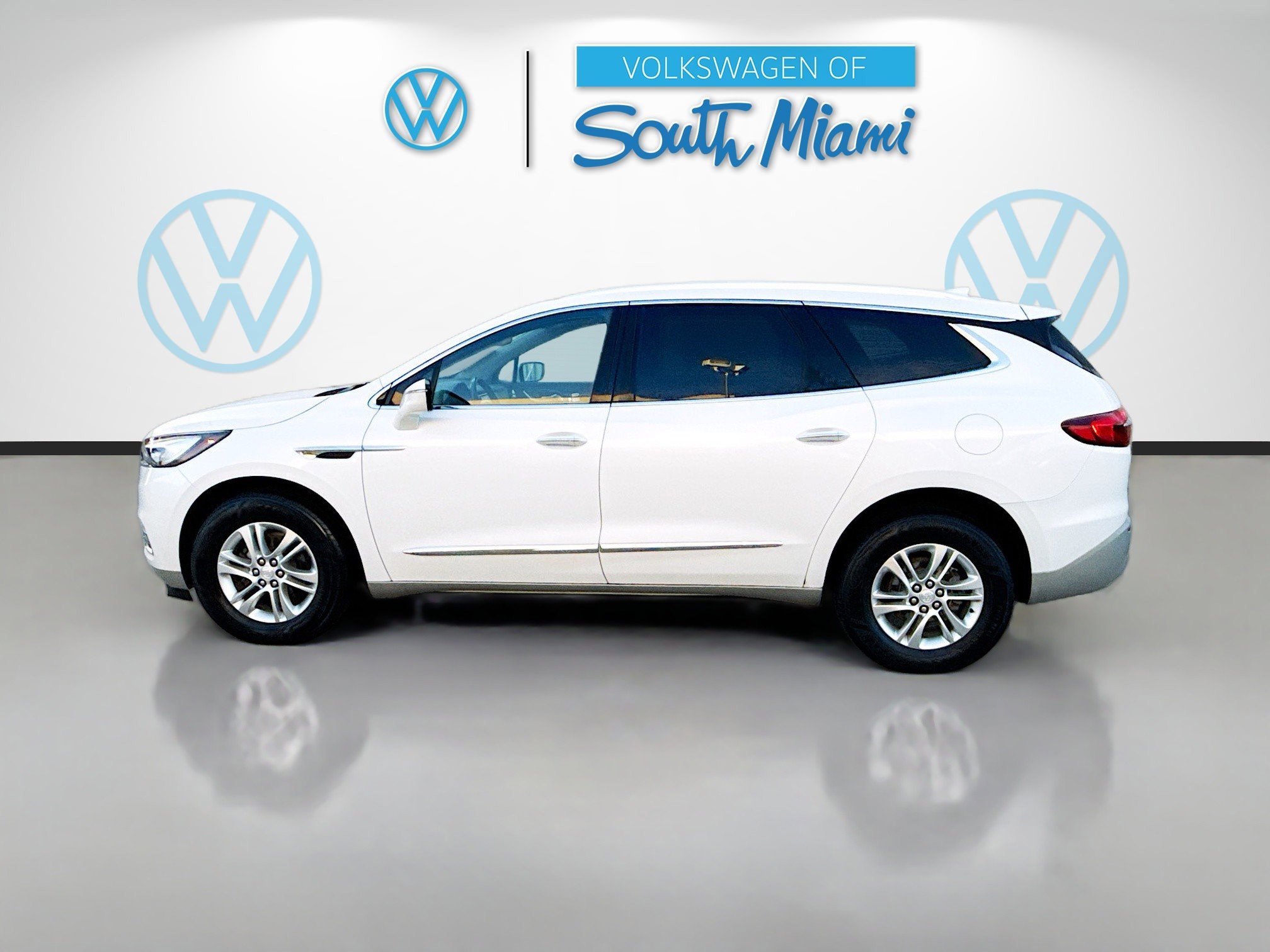 Used 2021 Buick Enclave Essence w/ Sound and Sites Package image 4