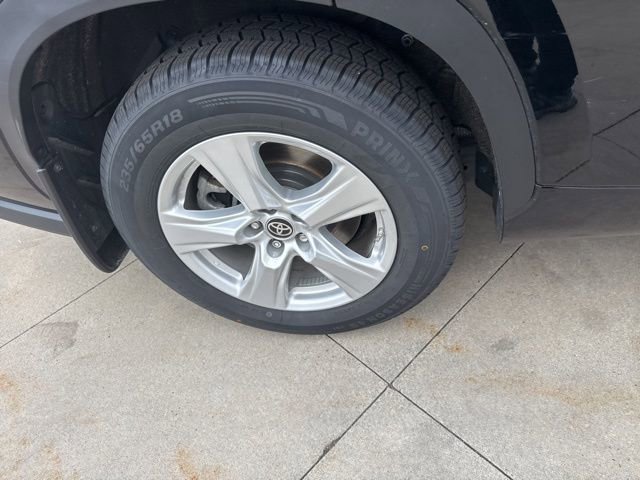 Used 2023 Toyota Highlander LE image 10