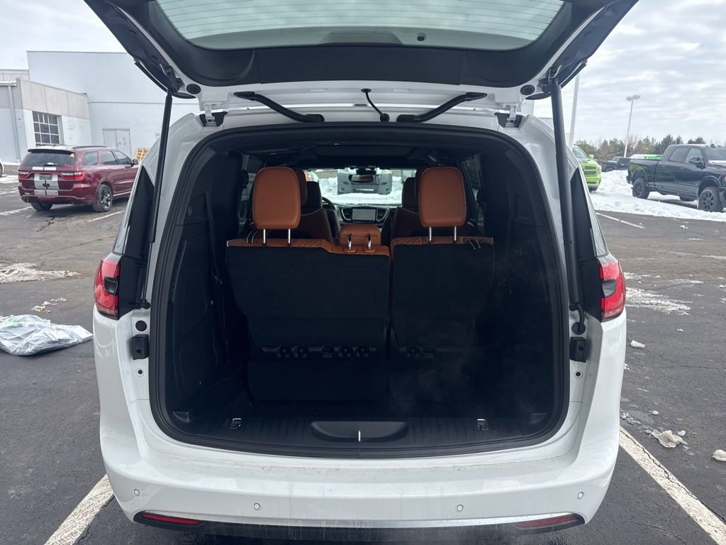 New 2026 Chrysler Pacifica Pinnacle image 41