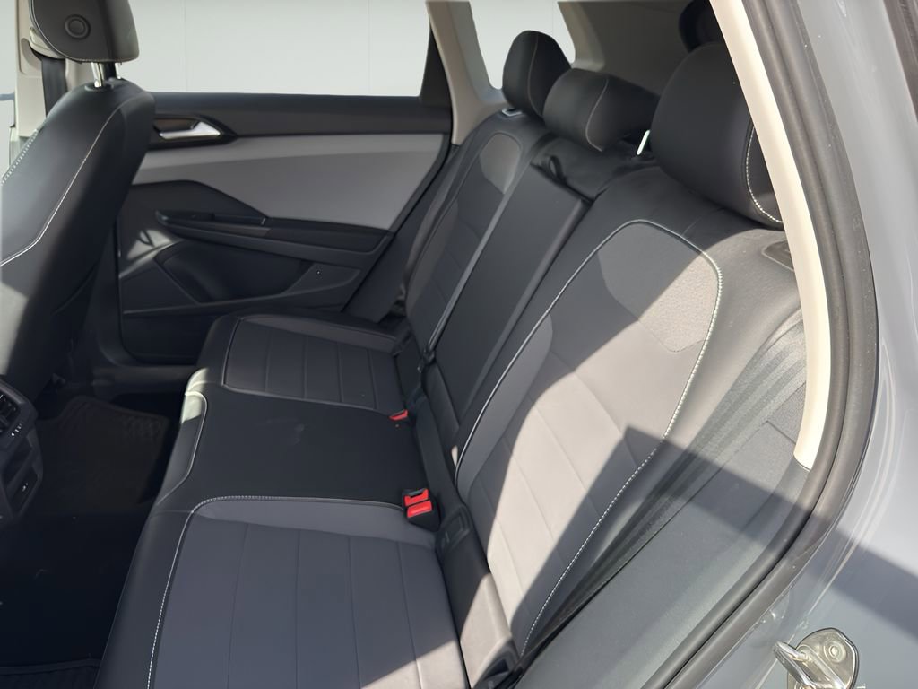 Used 2023 Volkswagen Taos SE image 12