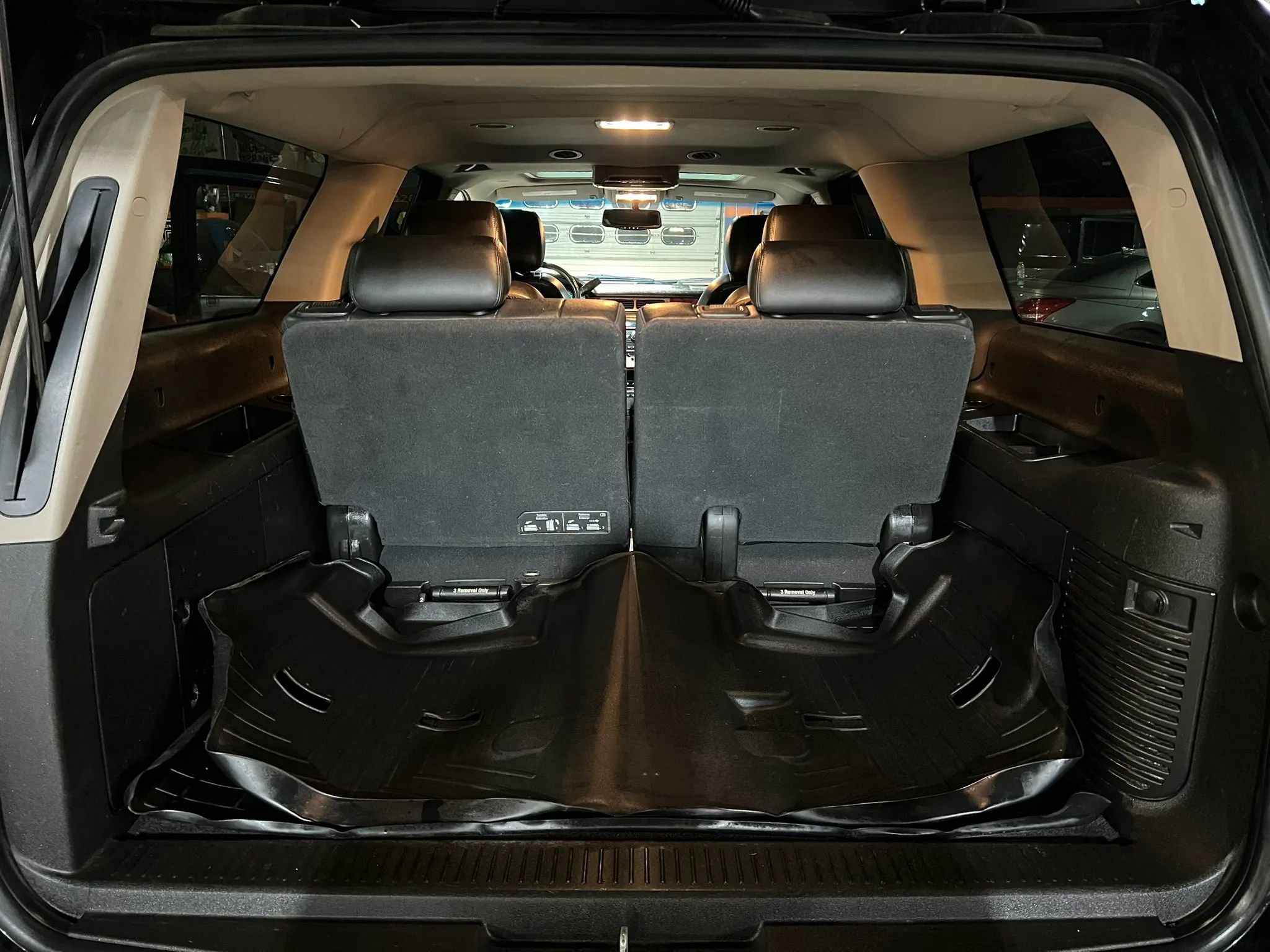 Used 2012 GMC Yukon XL SLT w/ SLT Chrome Package image 15