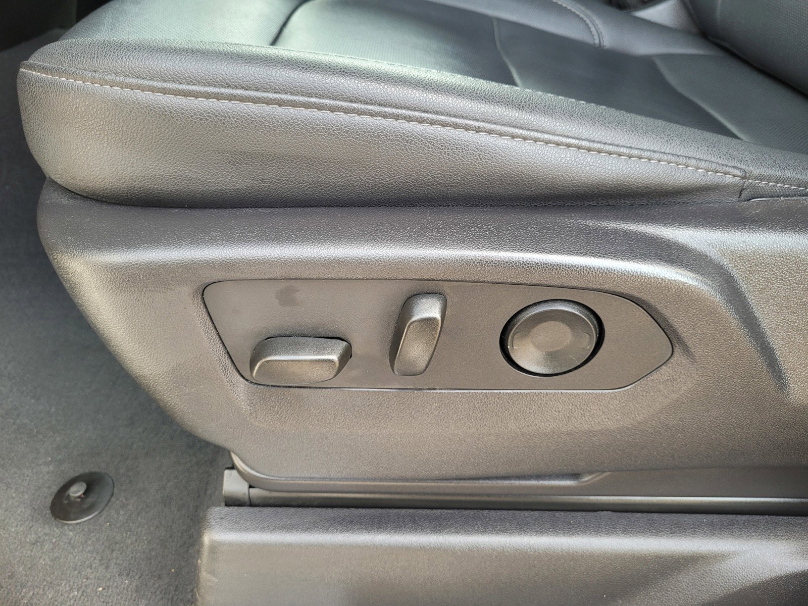 Used 2024 GMC Sierra 1500 SLT image 11