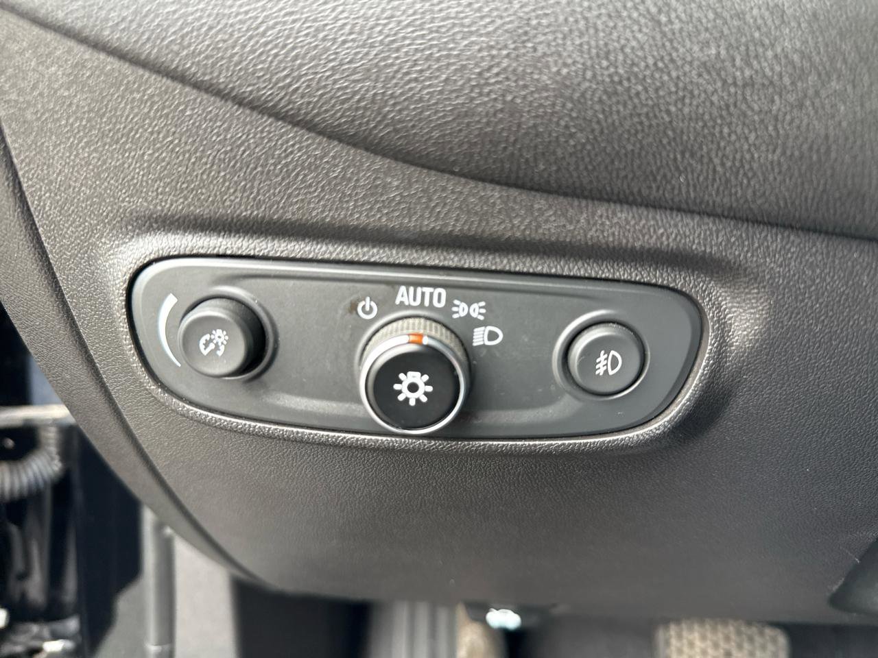 Used 2021 Chevrolet Equinox LT FWD image 34