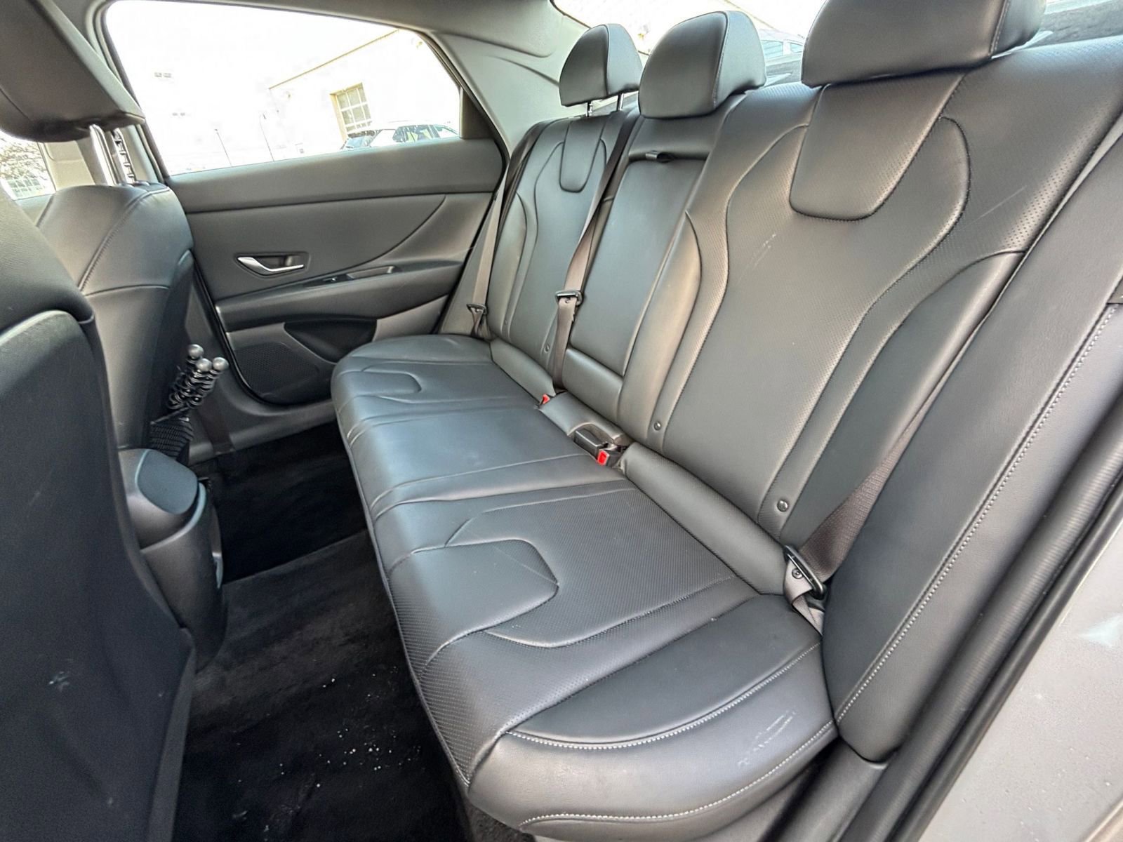 Used 2025 Hyundai Elantra Limited image 28