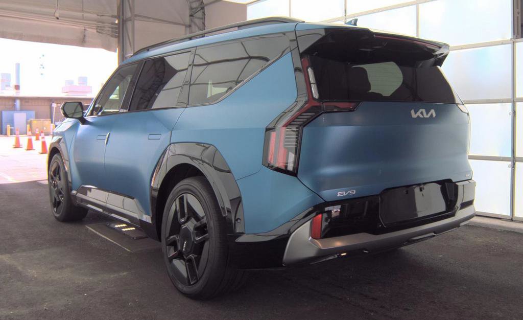 Certified 2024 Kia EV9 GT-Line image 3