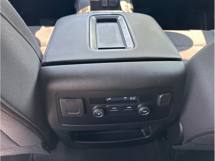 Used 2020 GMC Yukon XL SLE w/ HD Trailering Package image 21