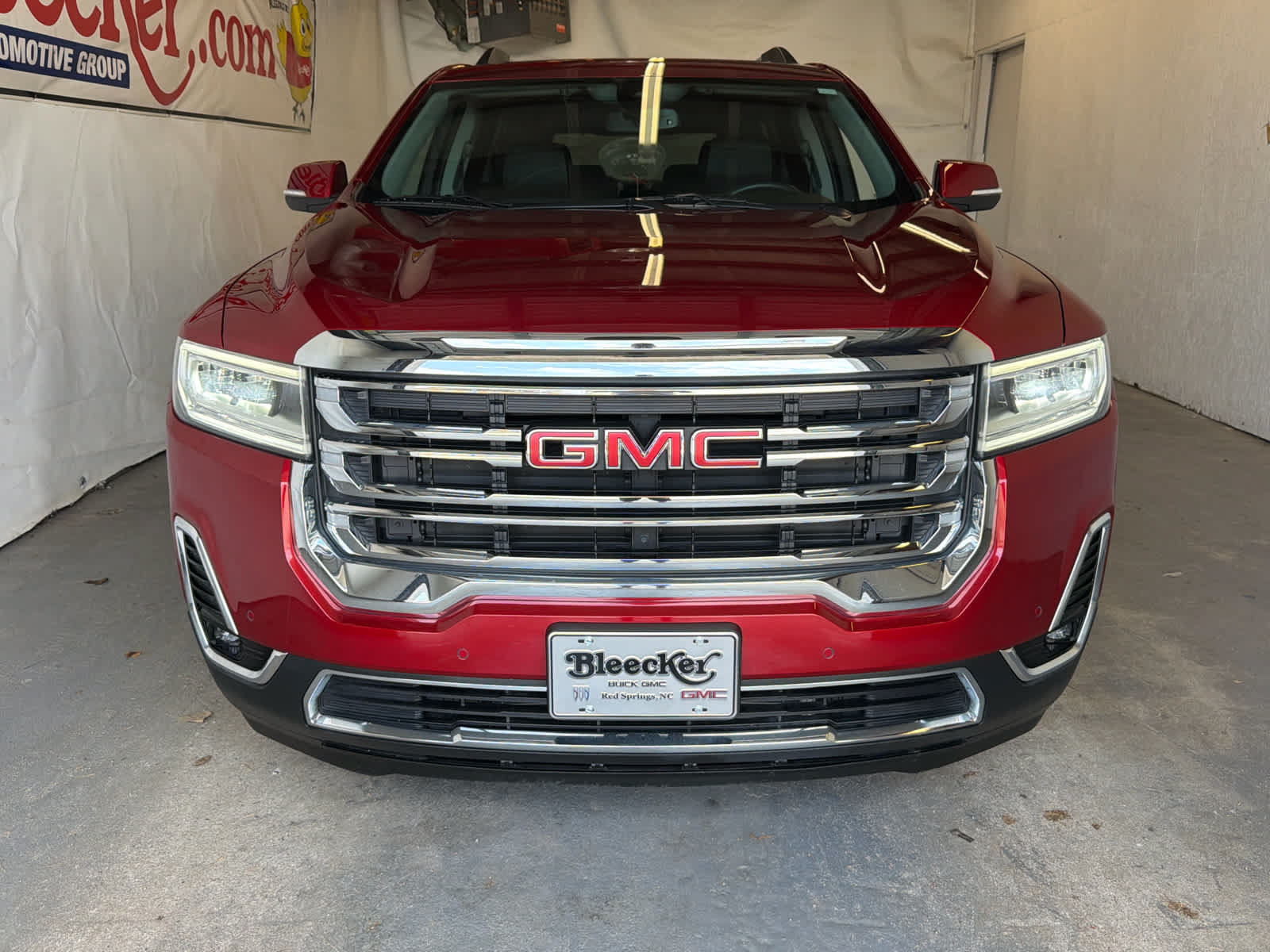 Used 2023 GMC Acadia SLT FWD image 3