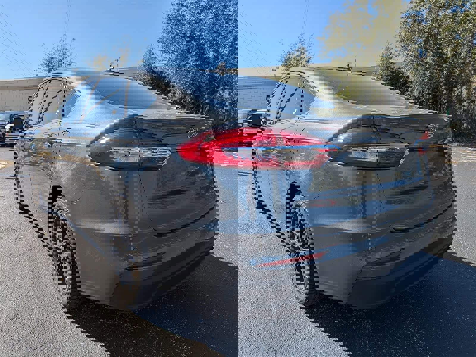 Used 2020 Ford Fusion SE image 6