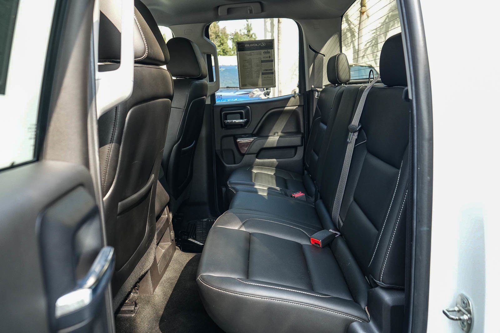 Used 2015 GMC Sierra 2500 SLT w/ SLT Preferred Package AWD/4WD image 17