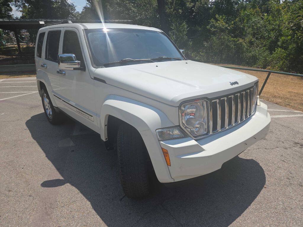 Used 2010 Jeep Liberty Limited w/ Tire & Wheel Group RWD image 8