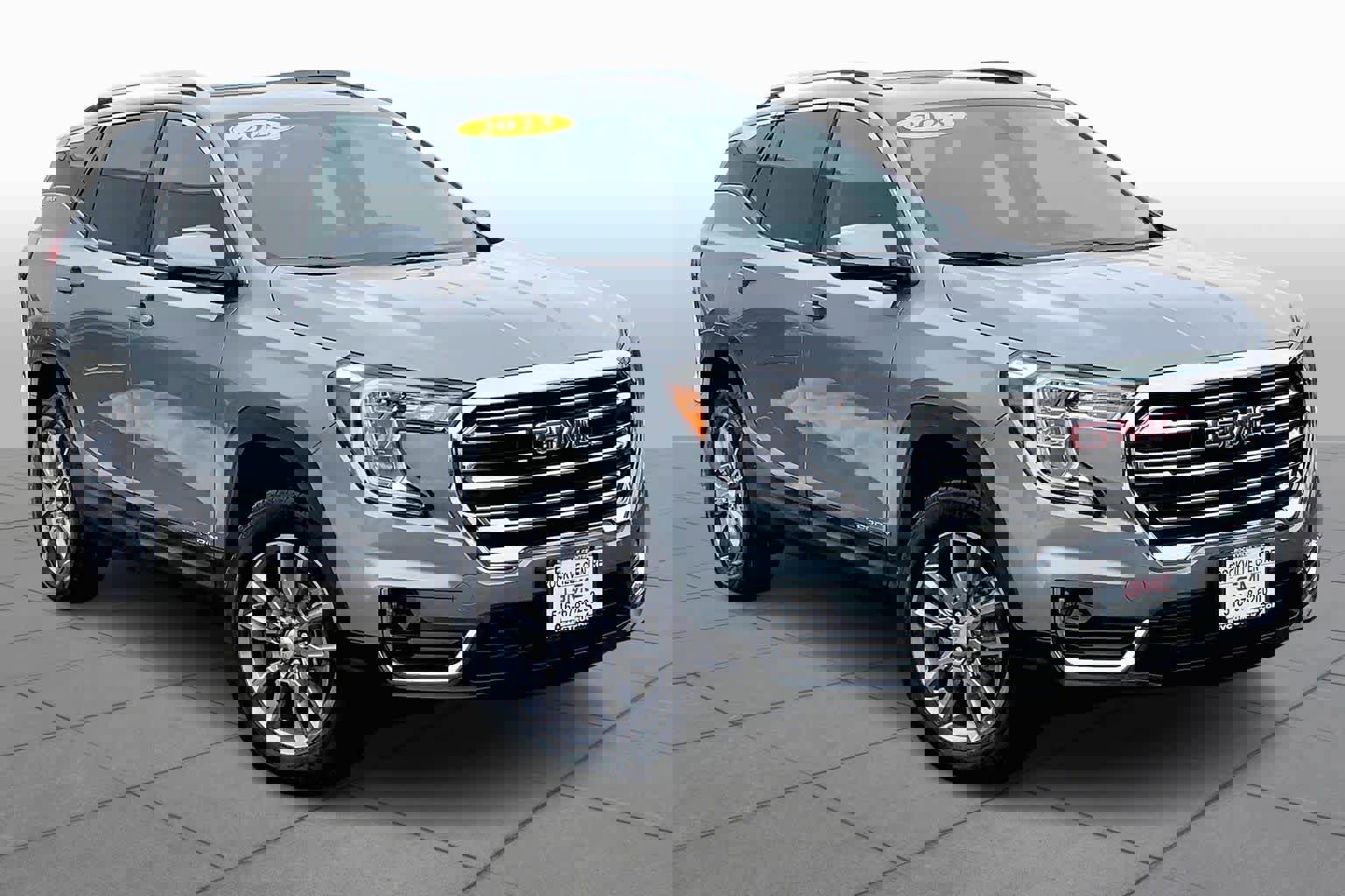 Used 2023 GMC Terrain SLT image 3