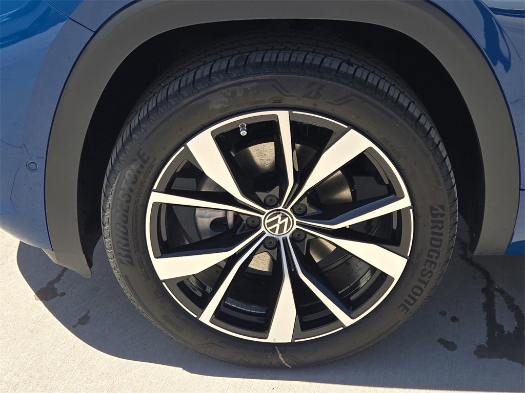 New 2025 Volkswagen Atlas SEL Premium R-Line image 13