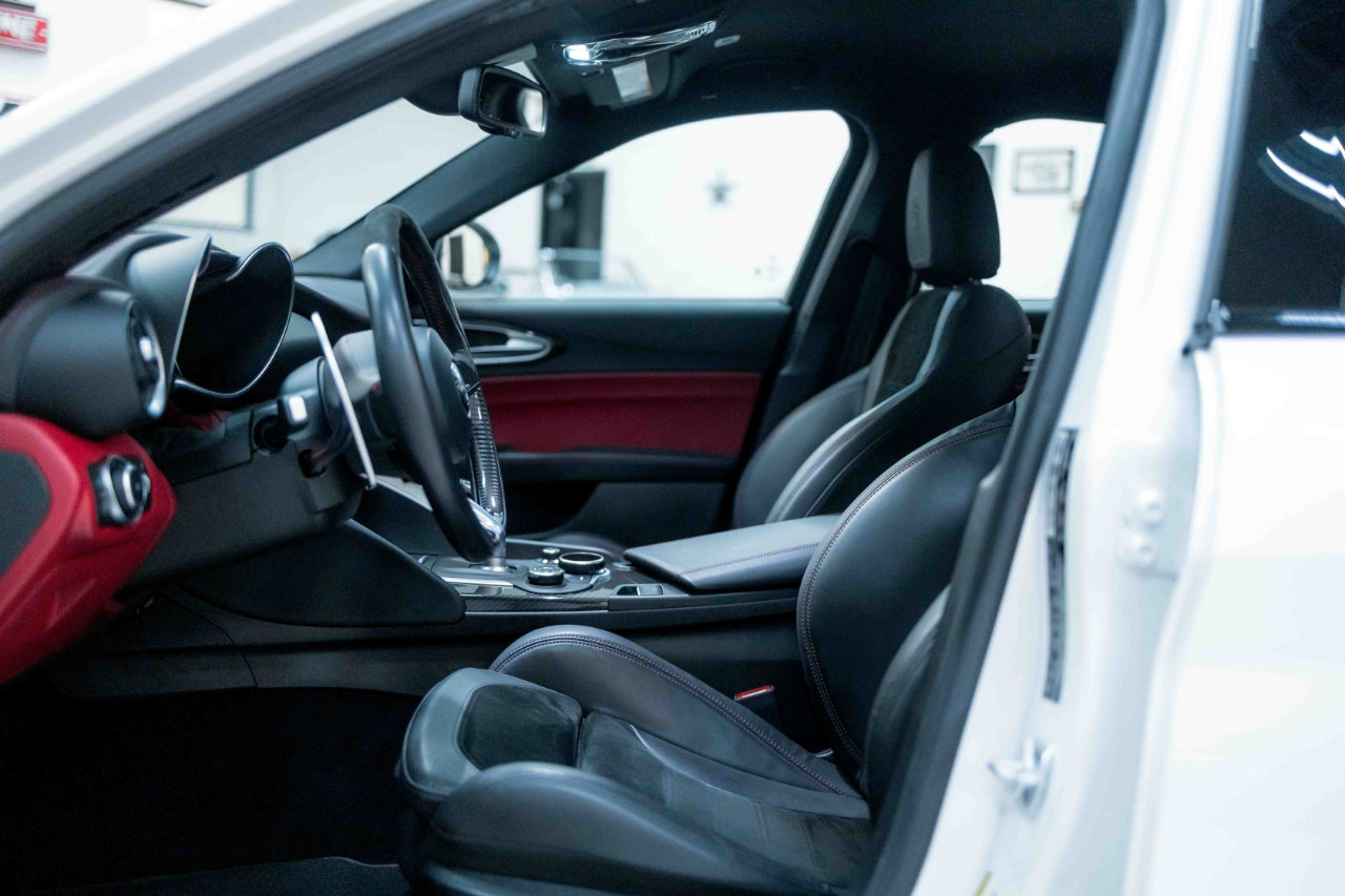 Used 2017 Alfa Romeo Giulia Quadrifoglio image 44