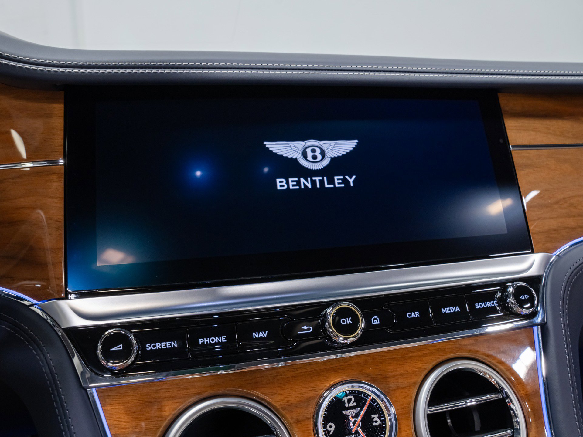 Used 2024 Bentley Continental GT V8 AWD/4WD image 60