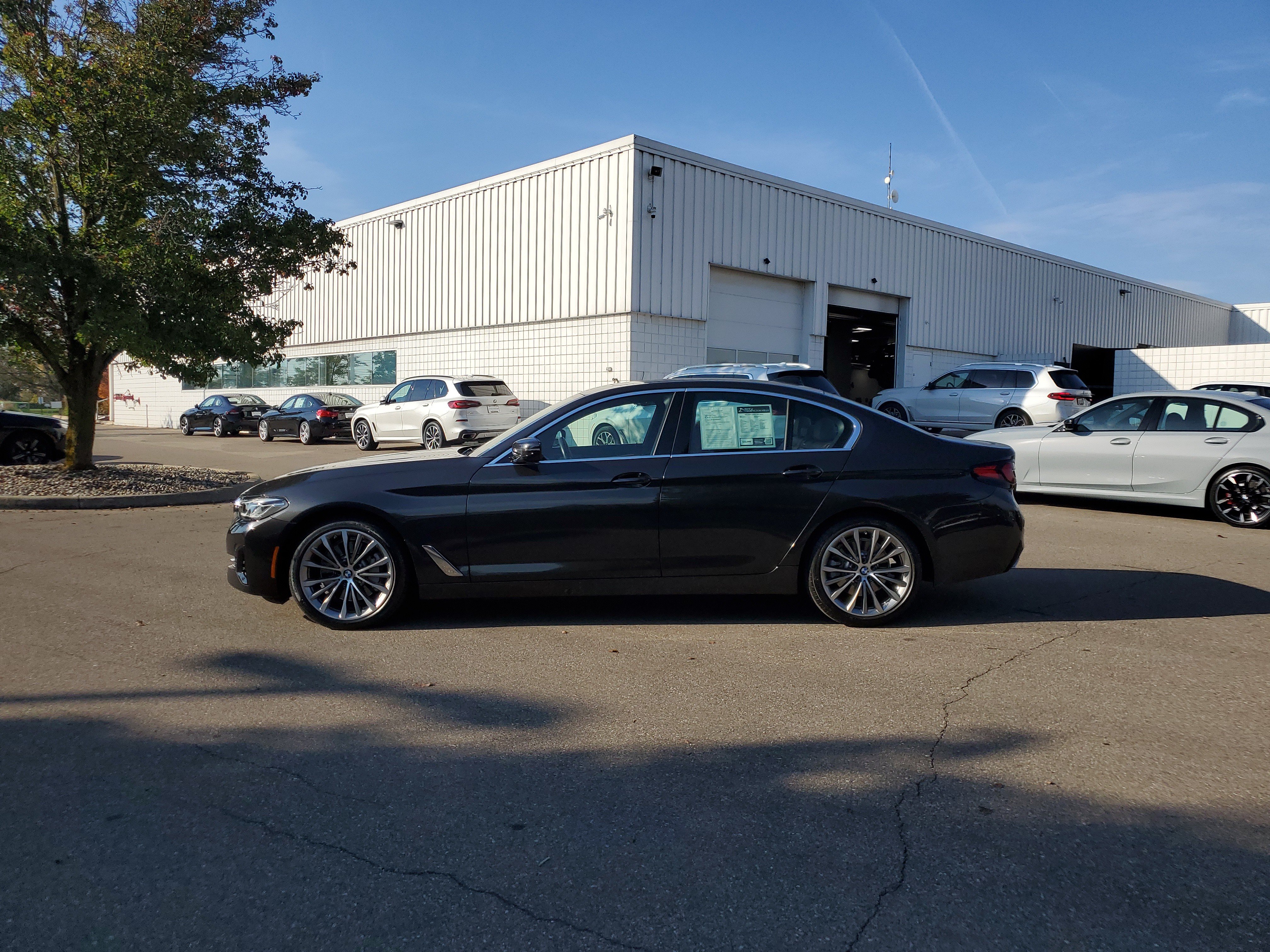 Used 2022 BMW 530i xDrive w/ Premium Package AWD/4WD image 2