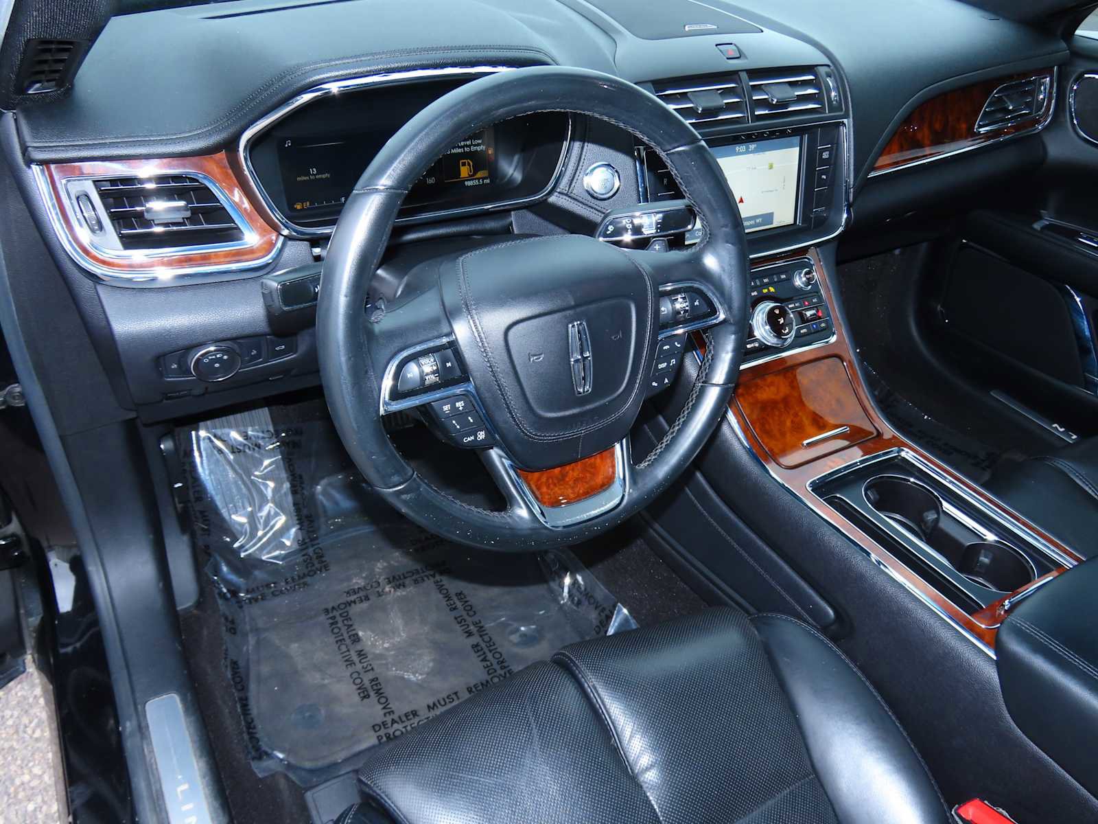 Used 2019 Lincoln Continental Select image 2