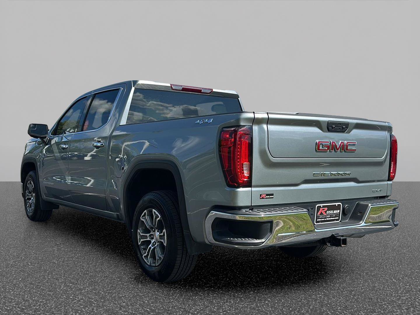 Certified 2025 GMC Sierra 1500 SLT AWD/4WD image 3