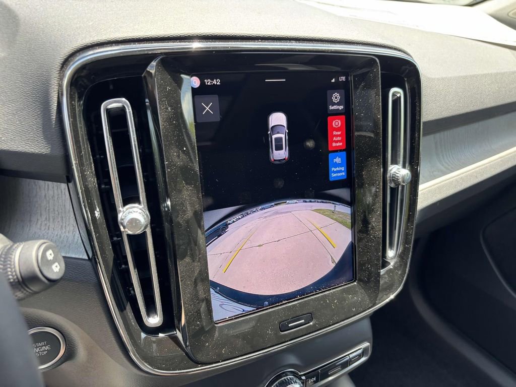 New 2026 Volvo XC40 B5 Core w/ Protection Package Premier image 20
