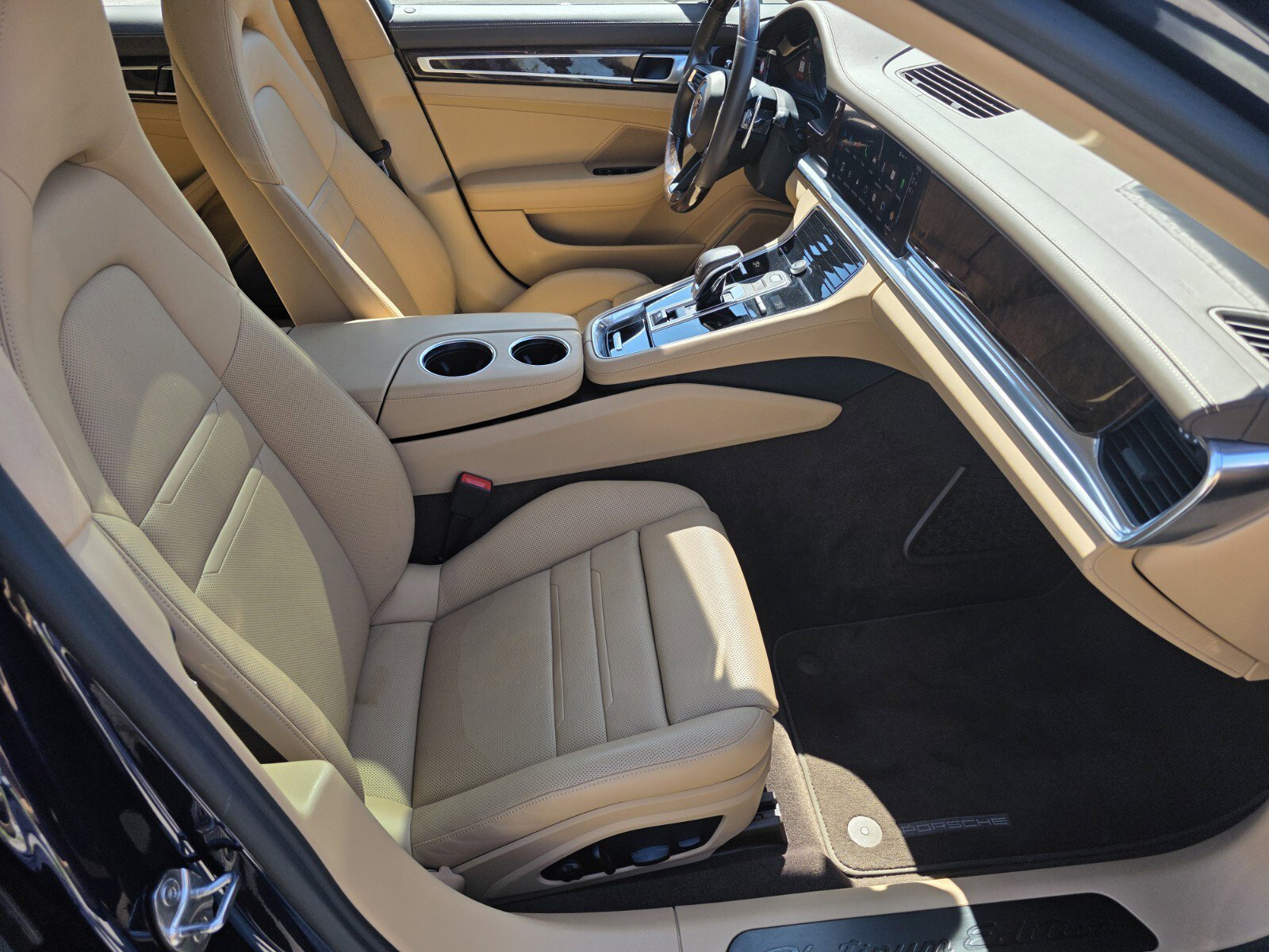 Used 2022 Porsche Panamera 4 E-Hybrid AWD/4WD image 3