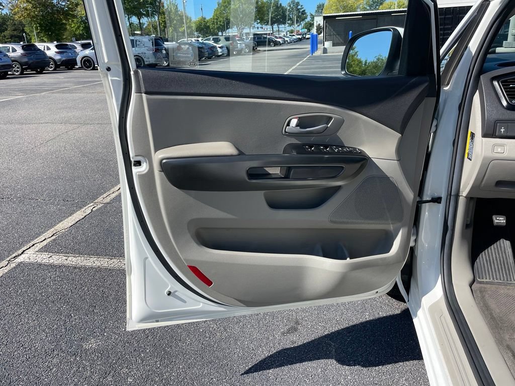 Used 2017 Kia Sedona LX FWD image 22