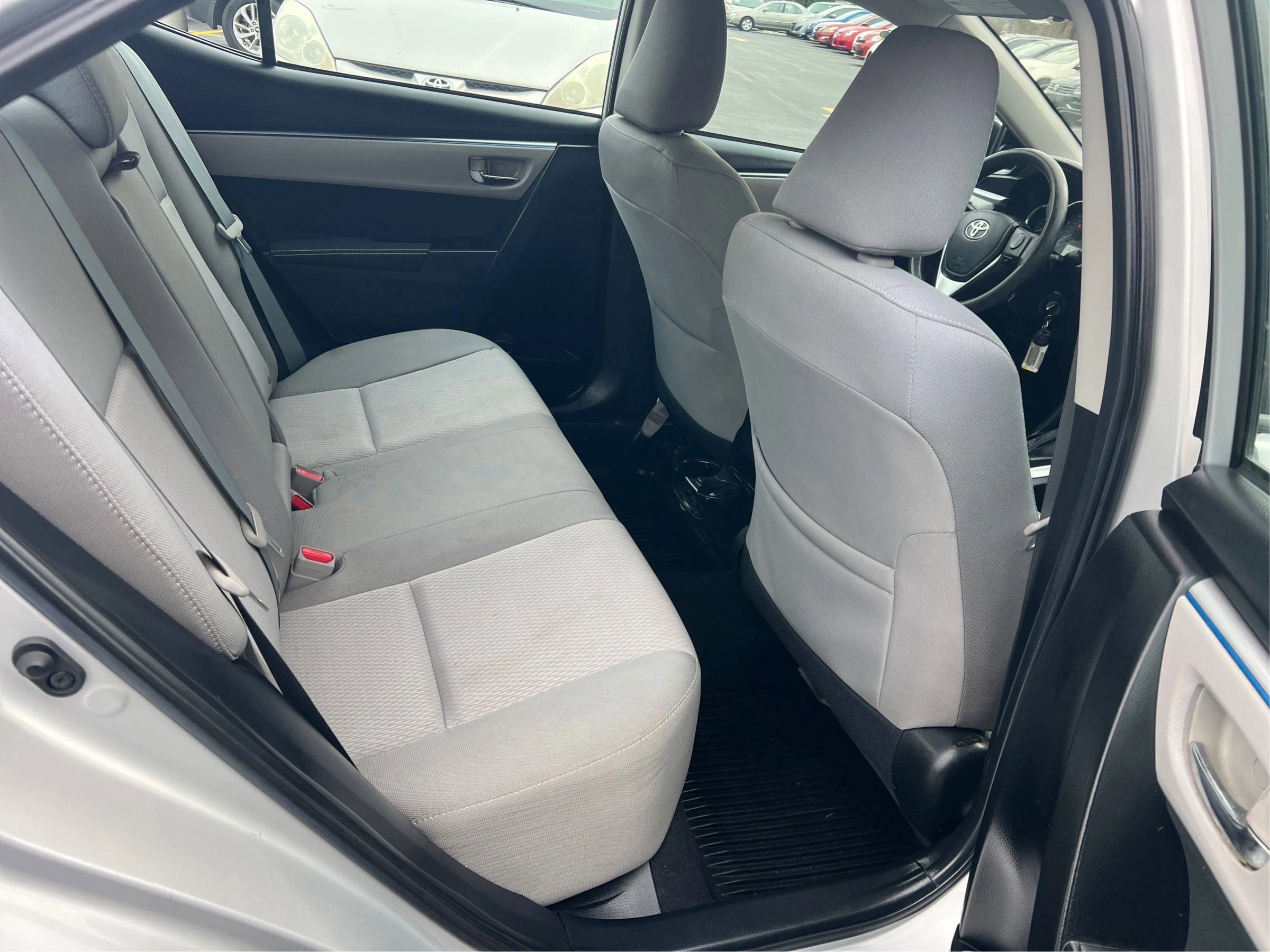 Used 2015 Toyota Corolla LE image 24