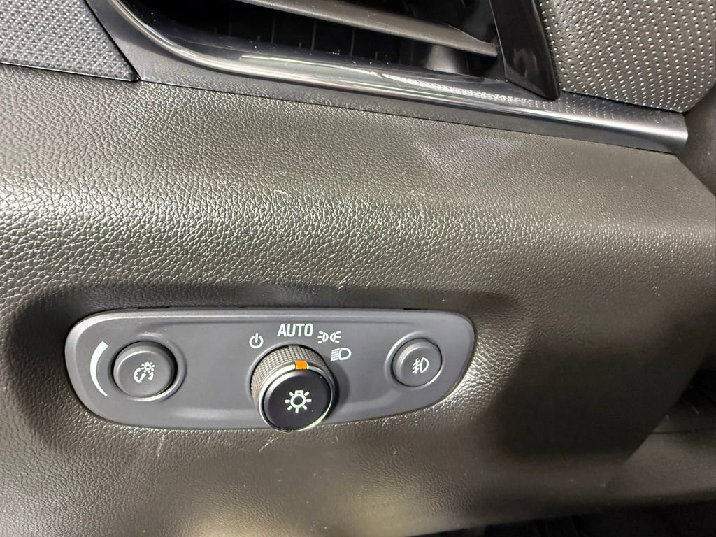 Used 2021 Chevrolet Traverse Premier w/ Redline Edition image 22