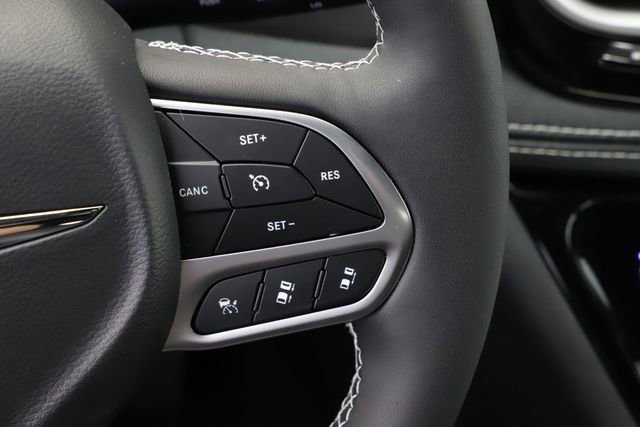 Used 2026 Chrysler Pacifica Select image 27