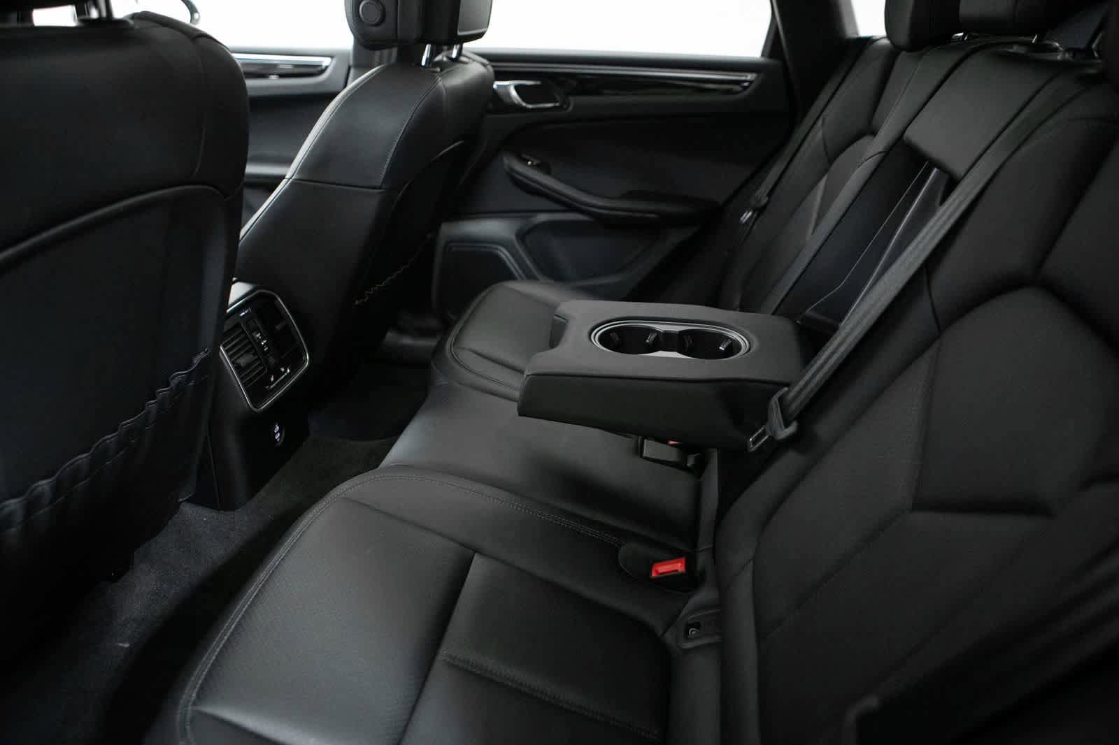Certified 2023 Porsche Macan AWD/4WD image 35