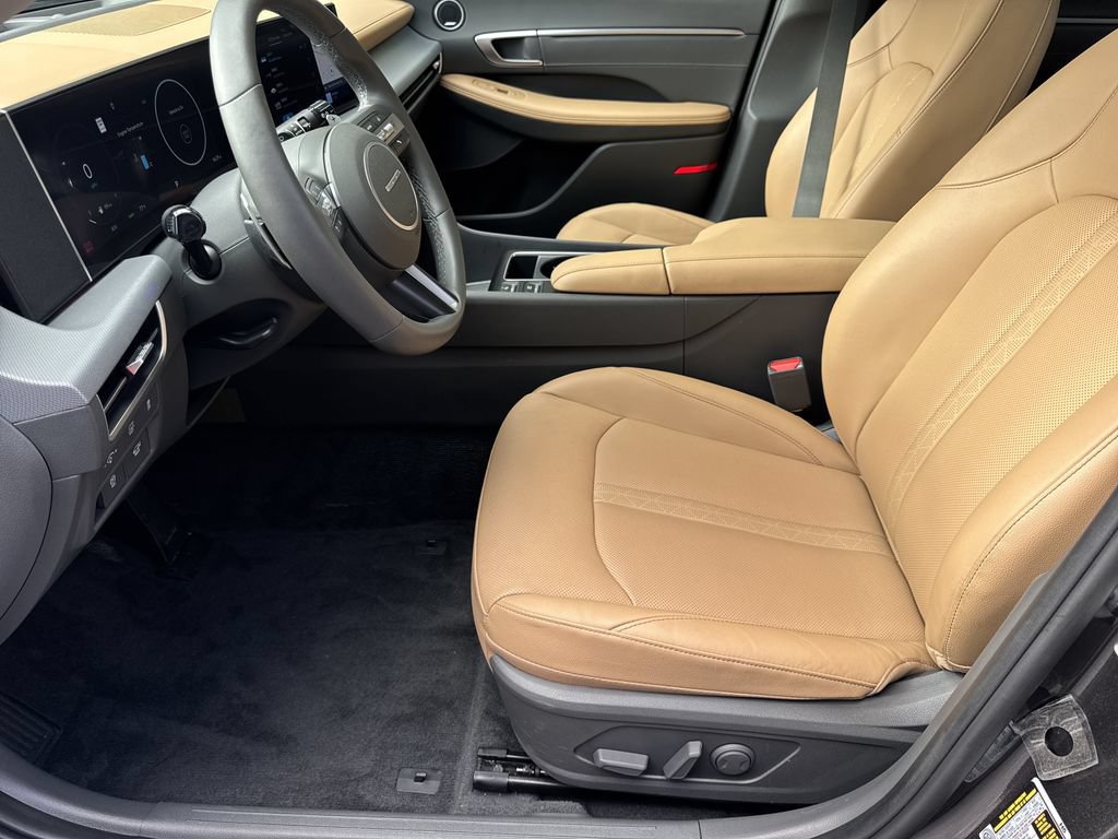 Used 2025 Hyundai Sonata Limited FWD image 9