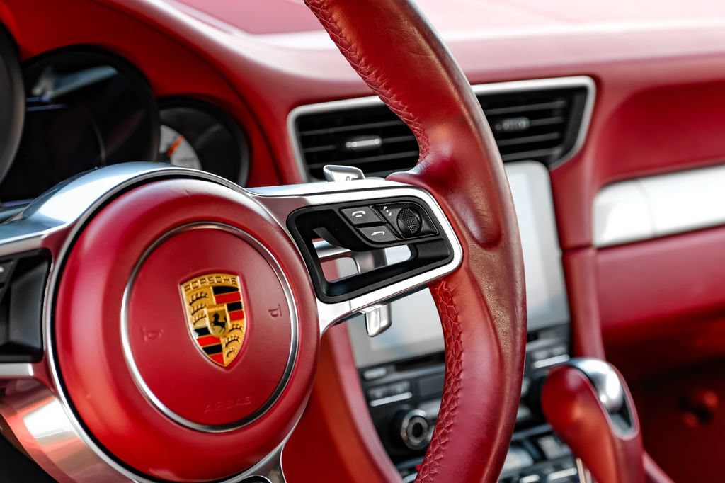 Used 2018 Porsche 911 Carrera RWD image 15