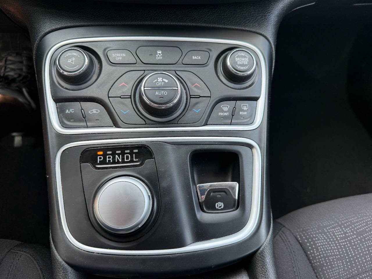 Used 2015 Chrysler 200 Limited w/ Convenience Group FWD image 17