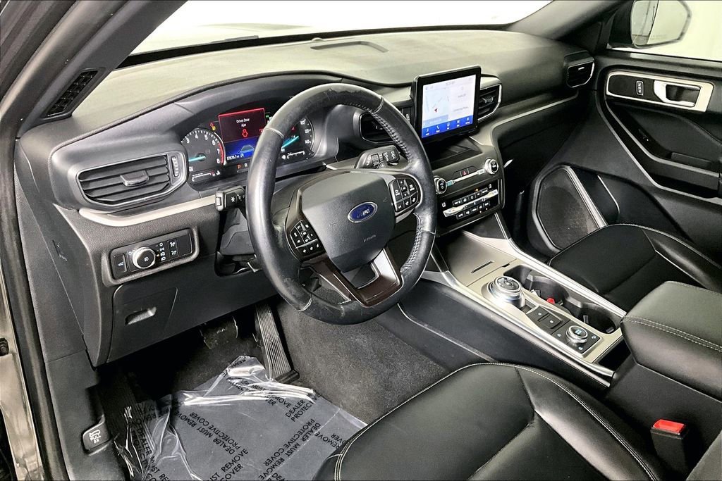 Used 2020 Ford Explorer XLT w/ Equipment Group 202A image 13
