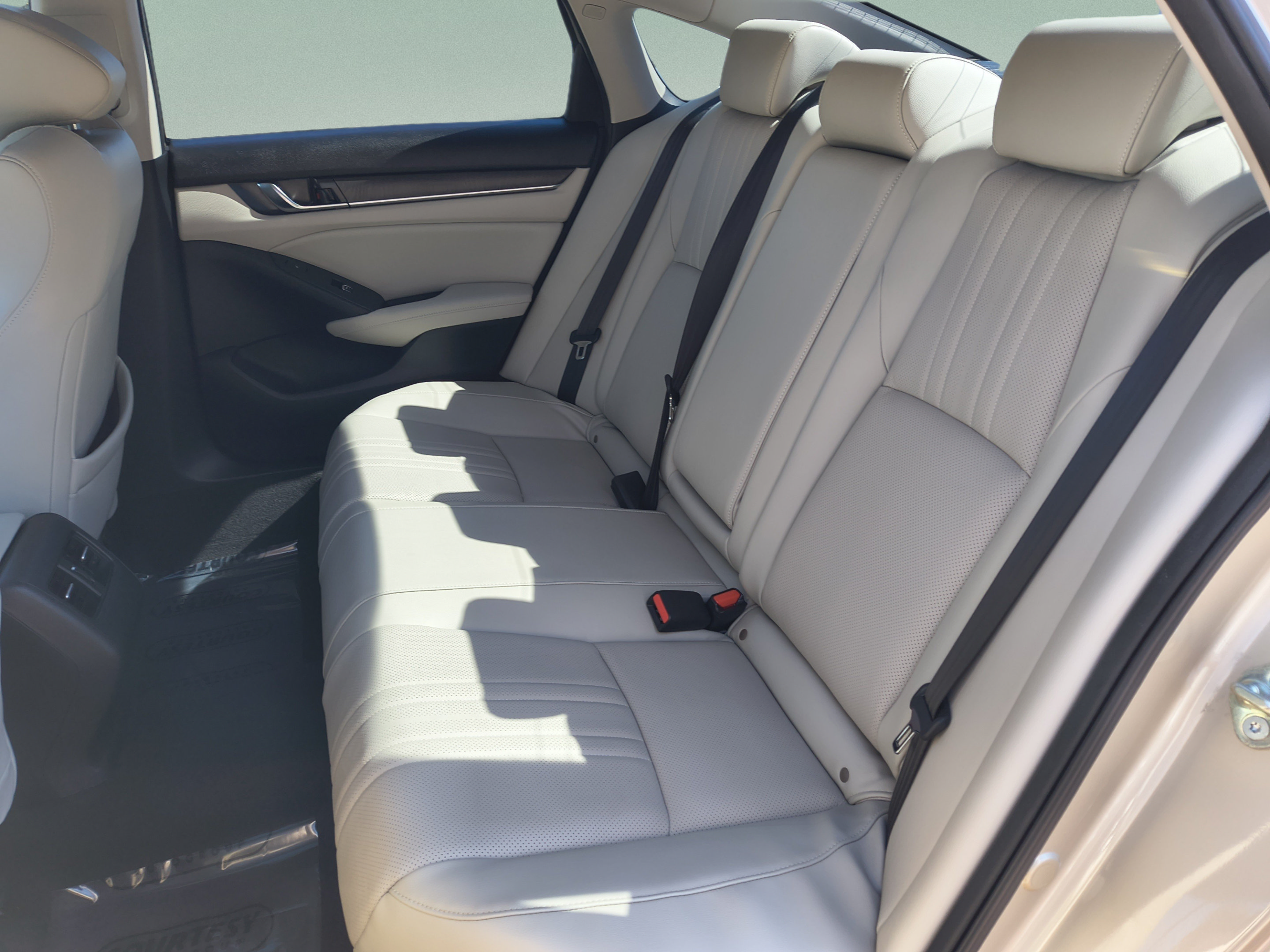 Used 2018 Honda Accord Touring image 16