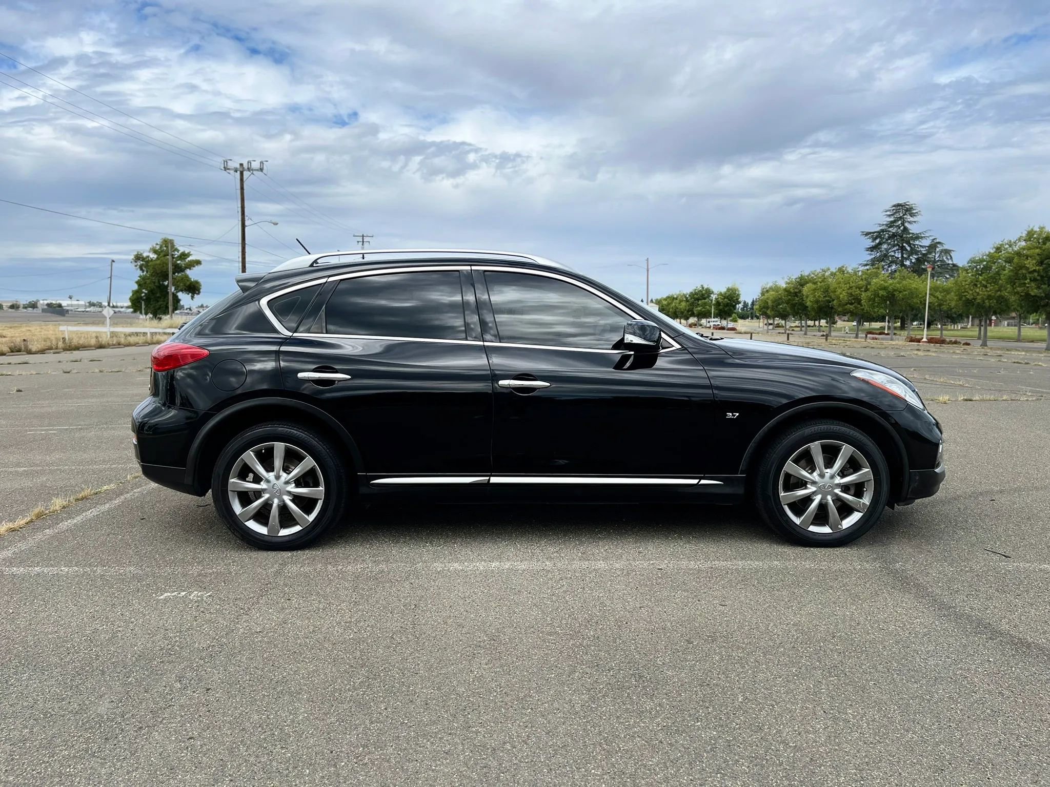 Used 2017 INFINITI QX50 AWD w/ Premium Plus Package image 4
