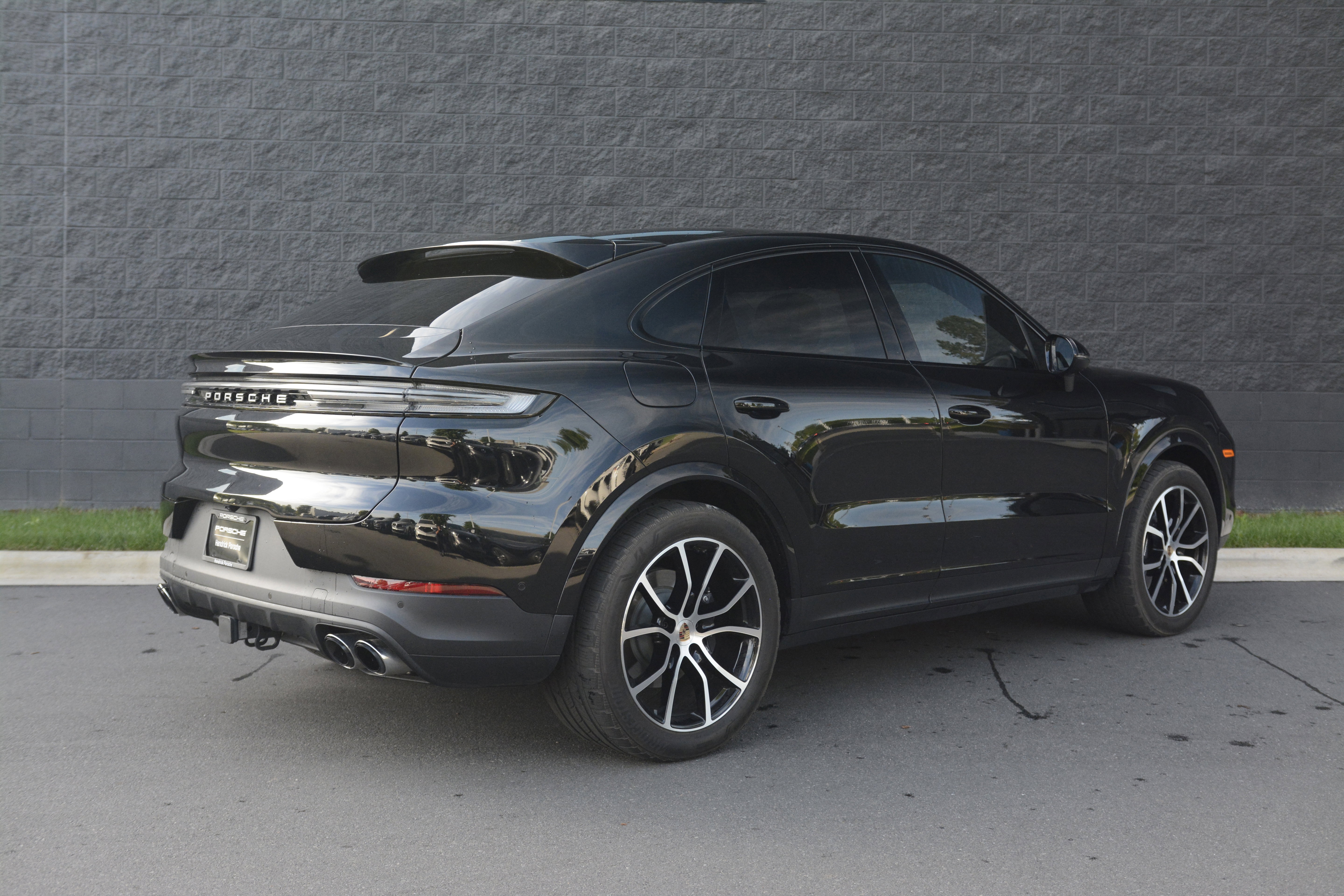 Certified 2025 Porsche Cayenne Coupe image 7