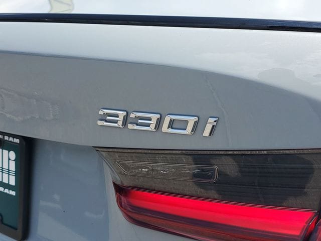 Used 2023 BMW 330i Sedan w/ M Sport Package RWD image 7