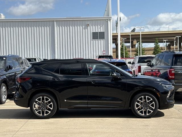 Used 2025 Chevrolet Blazer RS AWD/4WD image 3