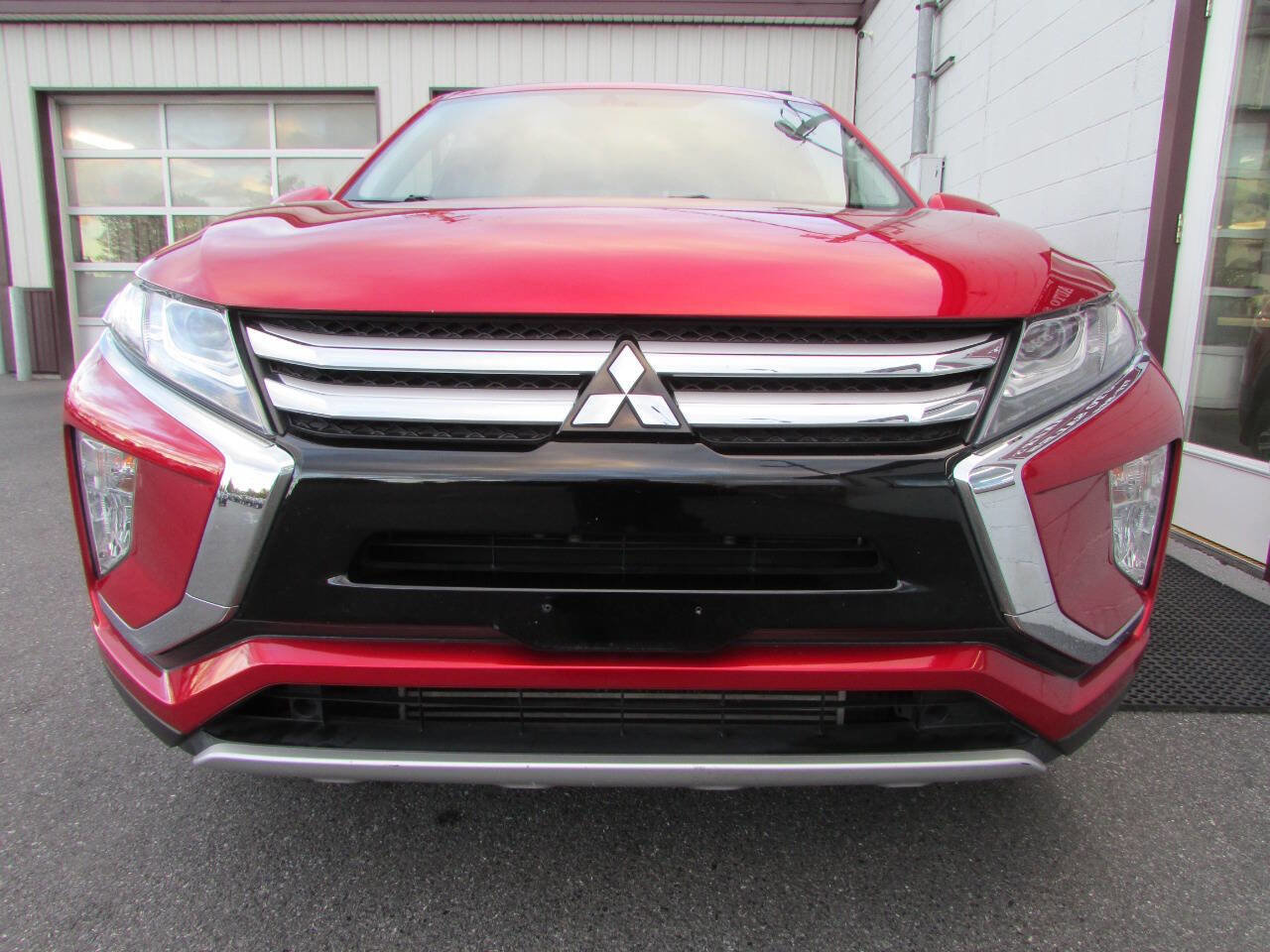 Used 2018 Mitsubishi Eclipse Cross SEL image 2