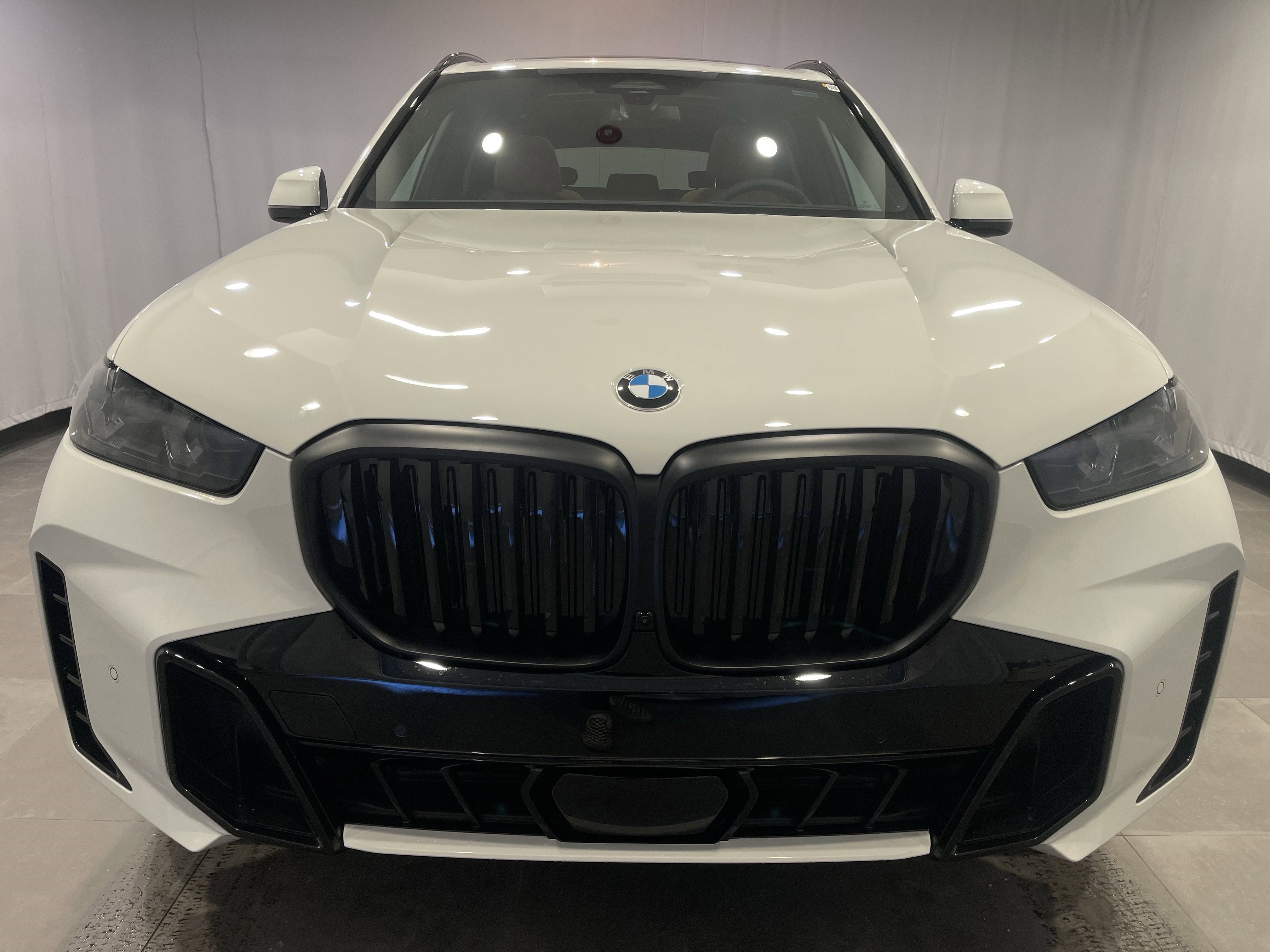New 2026 BMW X5 xDrive40i w/ M Sport Package AWD/4WD image 2