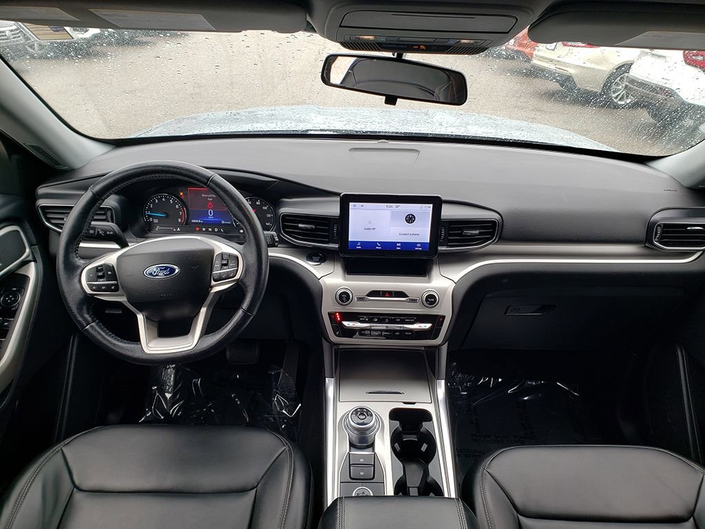 Certified 2022 Ford Explorer XLT w/ Equipment Group 202A image 13