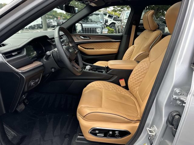 Used 2024 Jeep Grand Cherokee L Summit AWD/4WD image 19