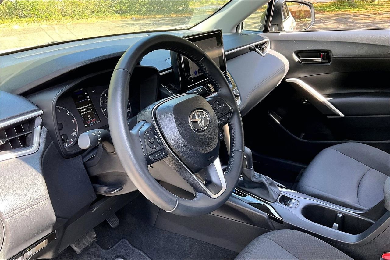 Used 2025 Toyota Corolla Cross LE w/ Moonroof Package image 14
