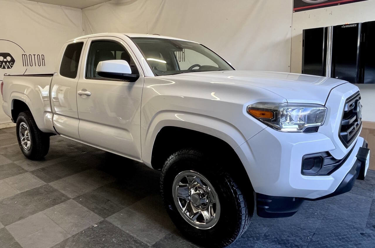 Used 2019 Toyota Tacoma SR image 1