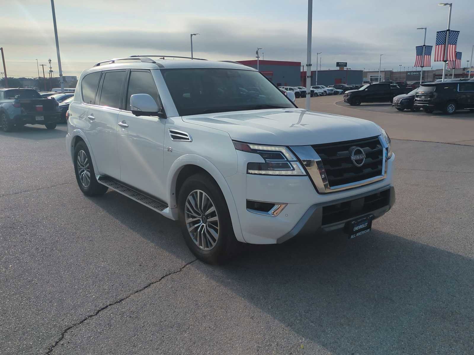 Used 2022 Nissan Armada SL w/ Captain's Chairs Package image 2