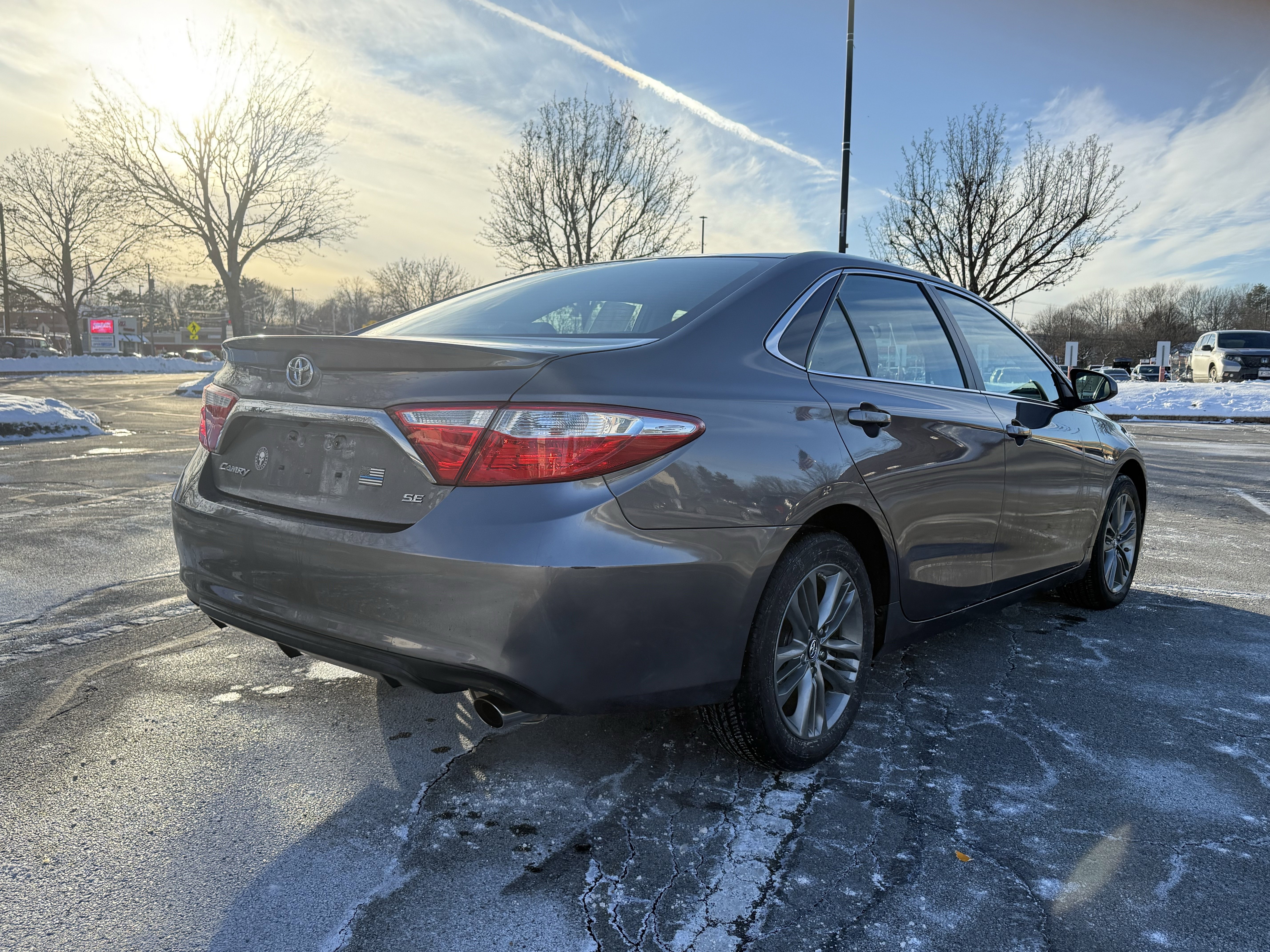 Used 2017 Toyota Camry SE image 6