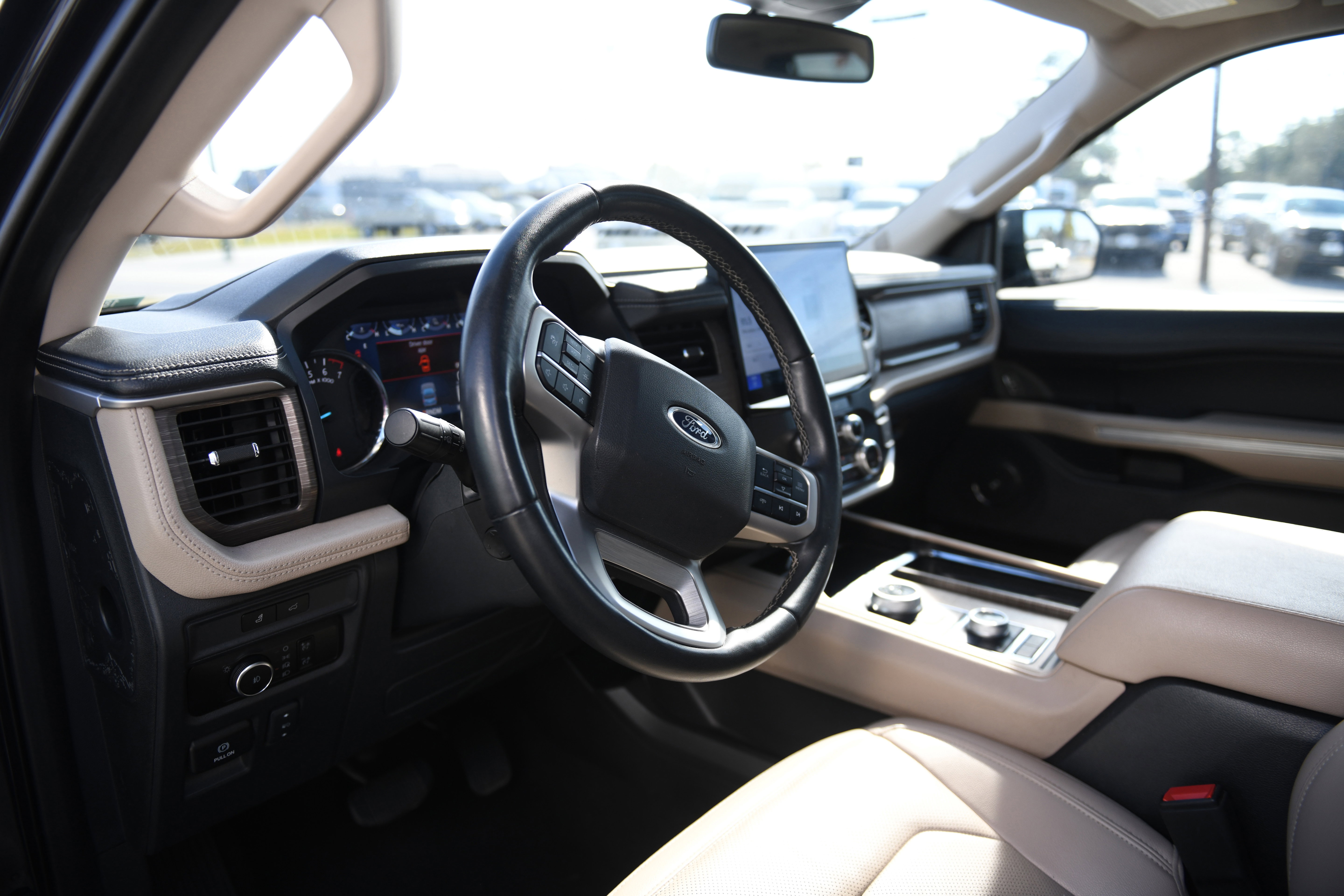 Used 2024 Ford Expedition Limited image 15