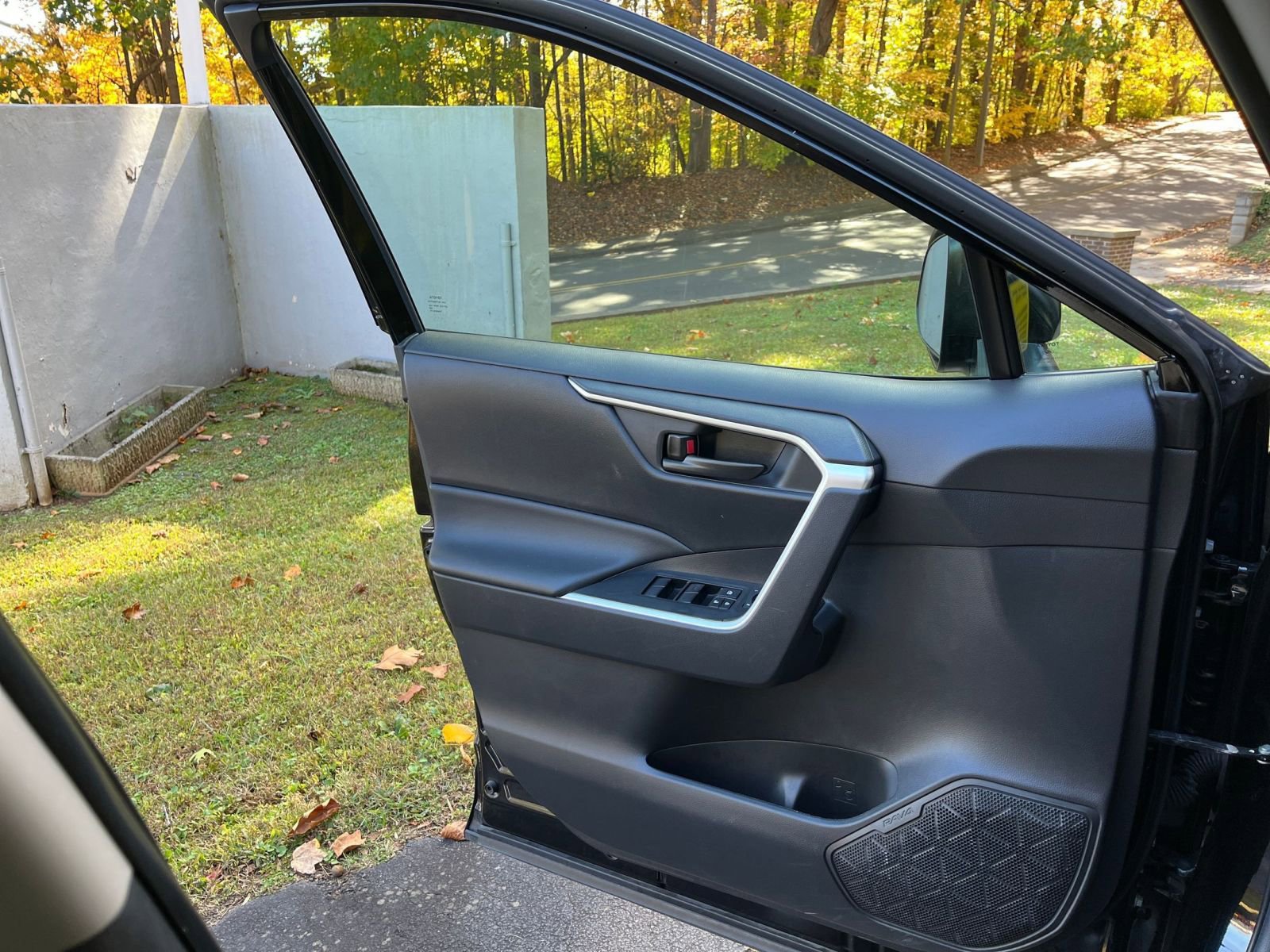 Used 2025 Toyota RAV4 LE image 18